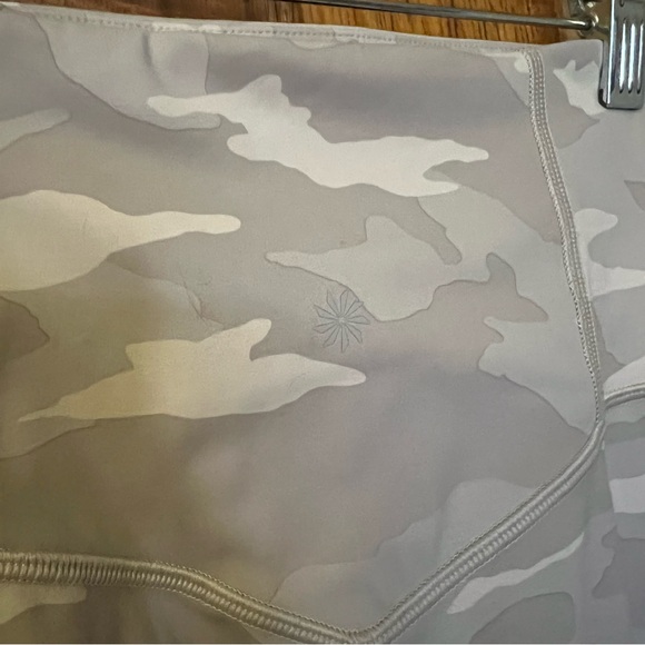 Athleta Elation 7/8 Light Gray Camo Leggings XS Athleisure Gym Athletic - Picture 7 of 9